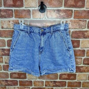 American Eagle Pleated Denim retro high waist Mom Short Size 6